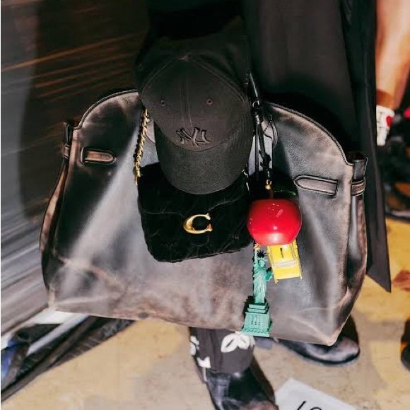 Vintage distressed Coach Duffle - Picture 7 of 8